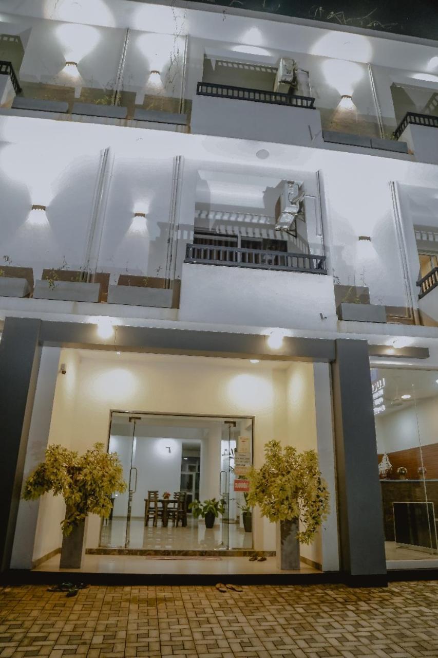 Lucky Transit Hotel - Katunayake Airport ภายนอก รูปภาพ