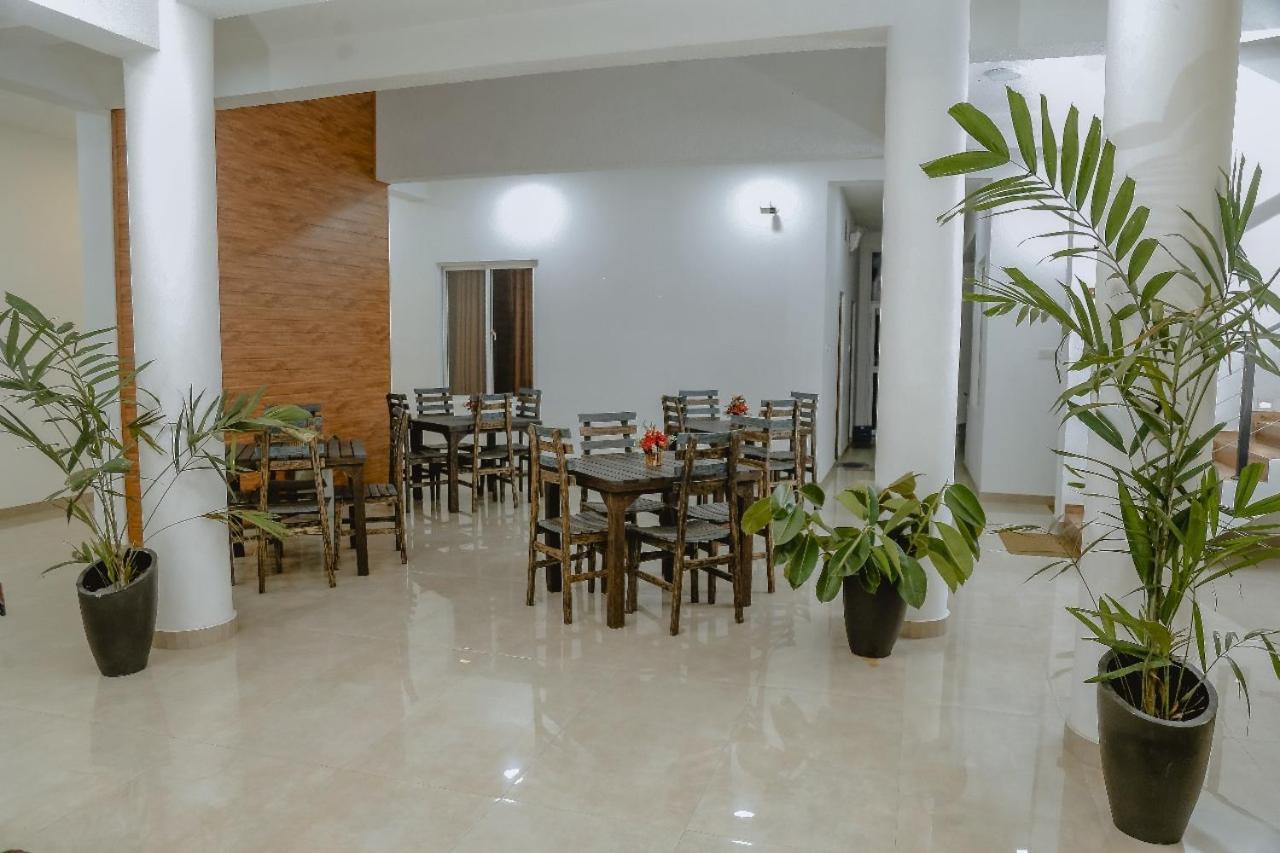 Lucky Transit Hotel - Katunayake Airport ภายนอก รูปภาพ