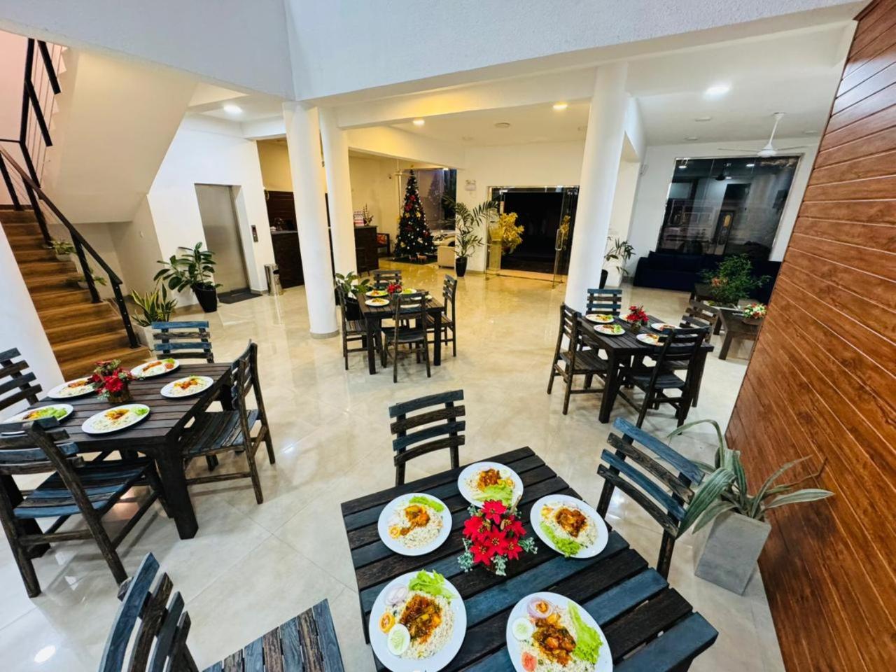 Lucky Transit Hotel - Katunayake Airport ภายนอก รูปภาพ