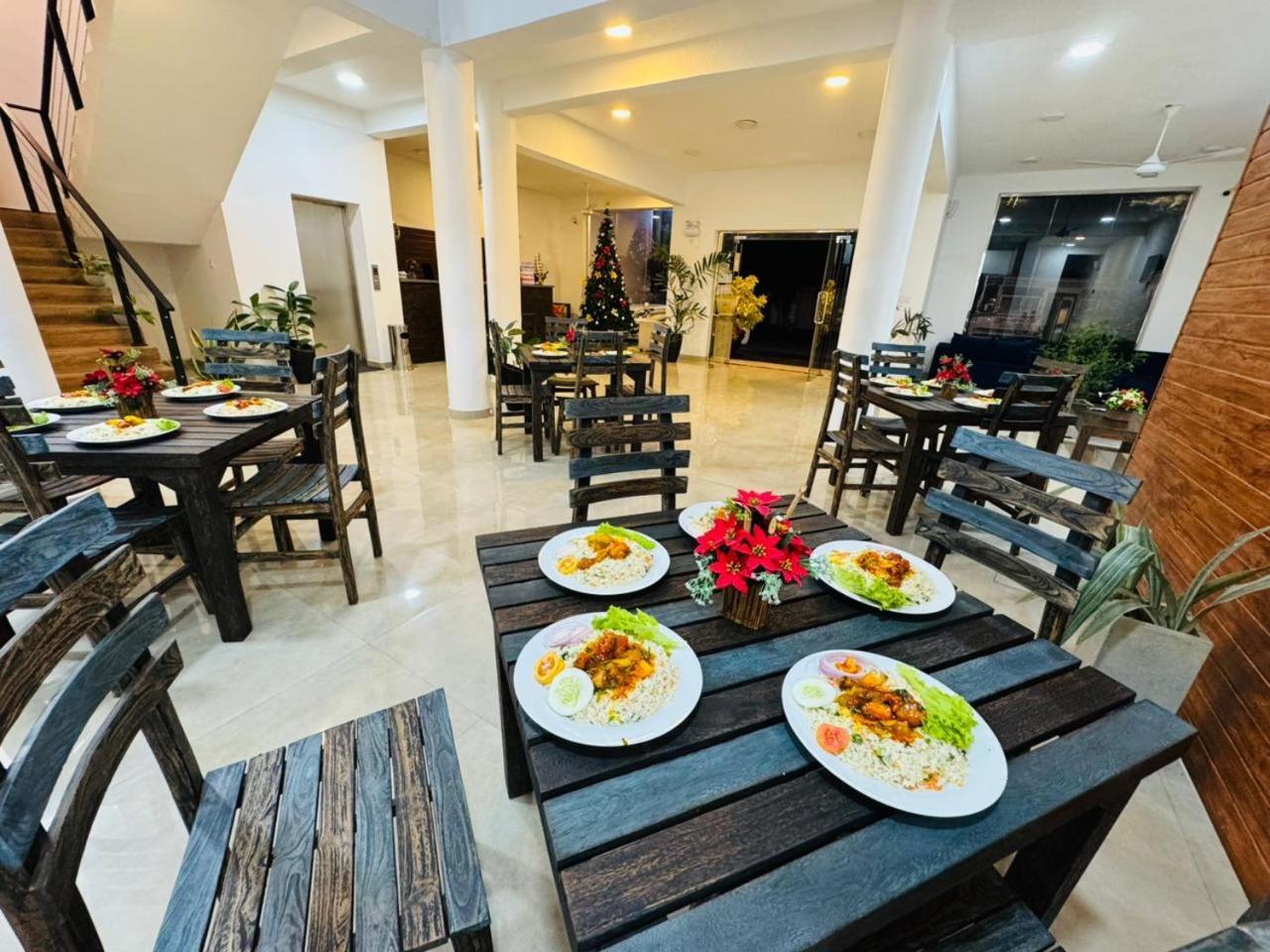 Lucky Transit Hotel - Katunayake Airport ภายนอก รูปภาพ